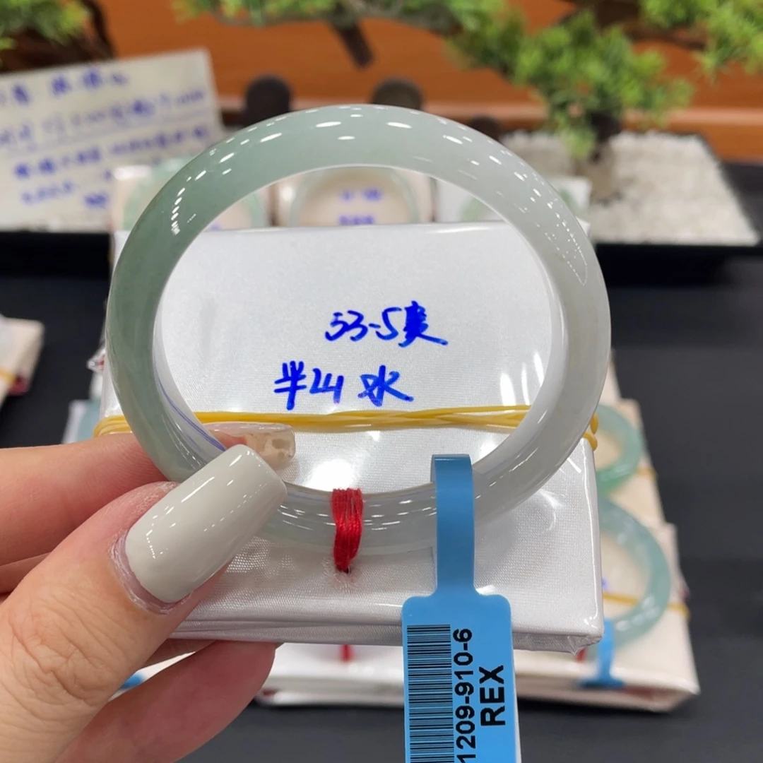 未镶嵌手镯（贵妃镯）翡翠缅甸翡翠手镯