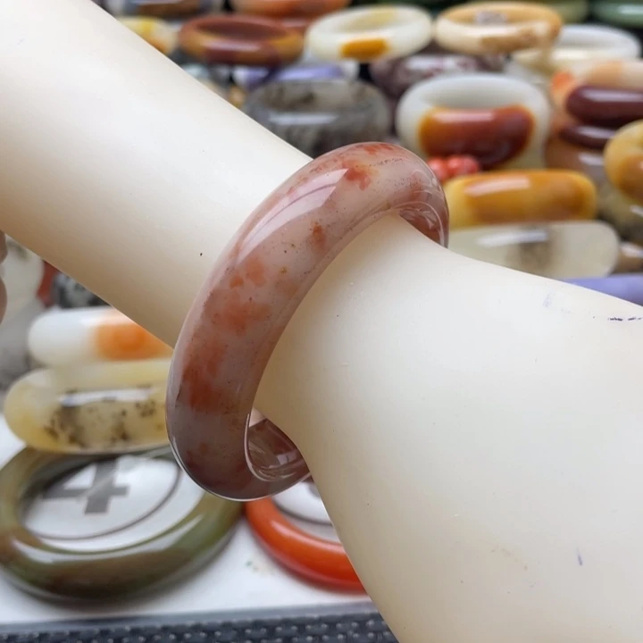 石英岩玉手镯未镶嵌