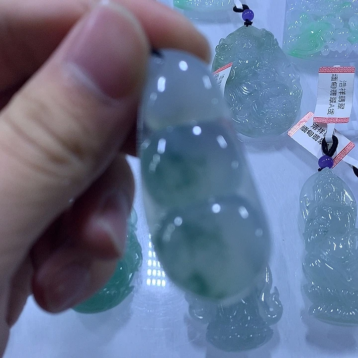 翡翠未镶嵌颈饰天然翡翠A货吊坠