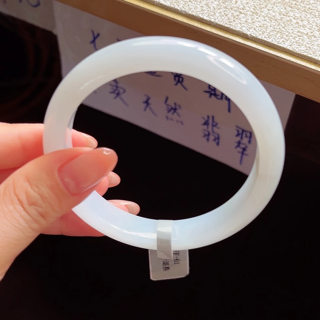 翡翠手镯未镶嵌手镯