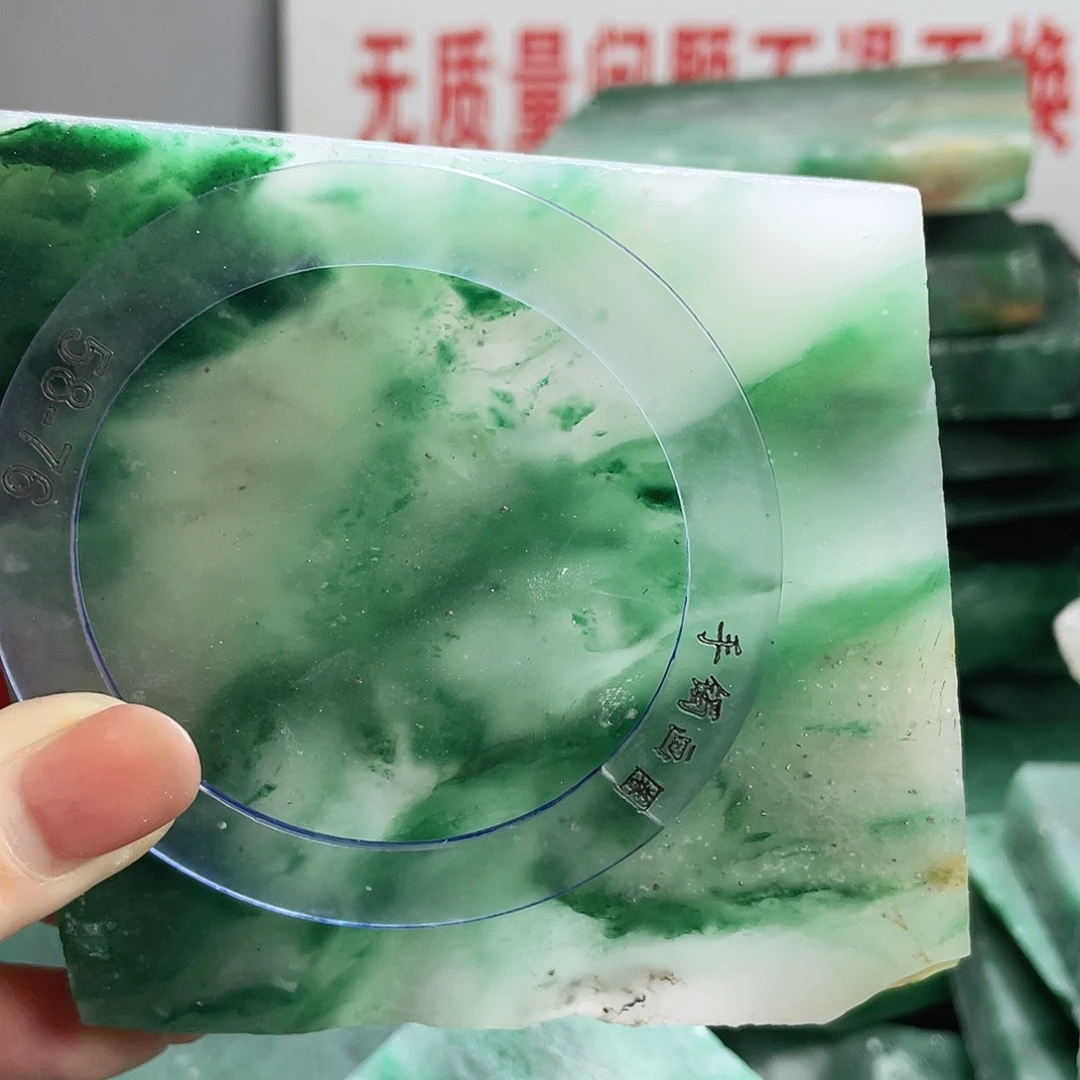 我***哈定制石英质玉（非洲翠）
