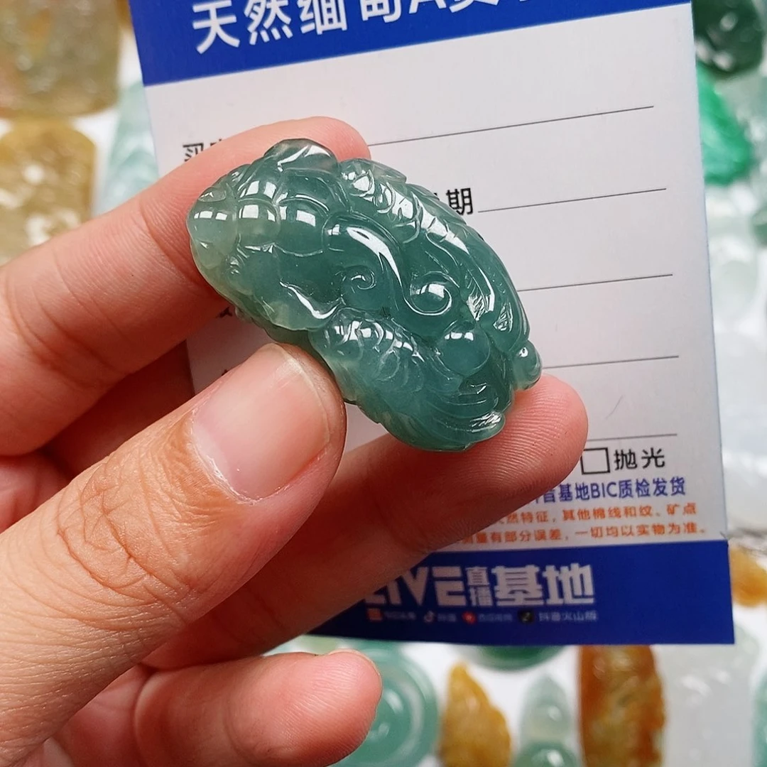 皮***新翡翠未镶嵌颈饰貔貅