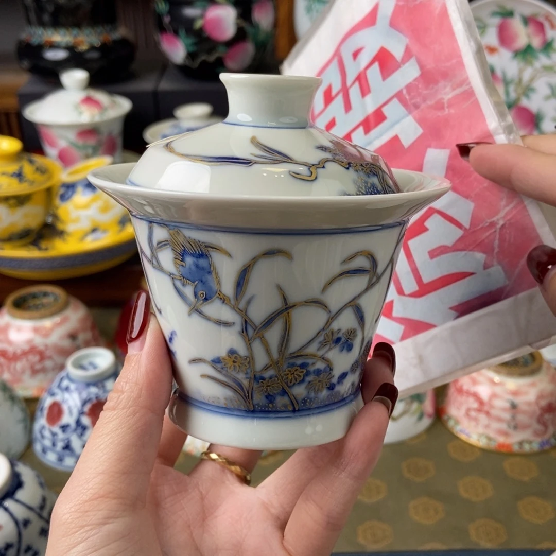 陶瓷艺术家的作品是一个