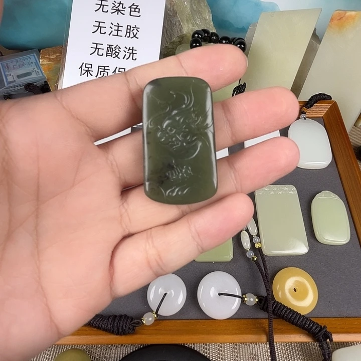 吊坠(不含链)未镶嵌和田玉（青玉）和田玉龙行天下吊坠