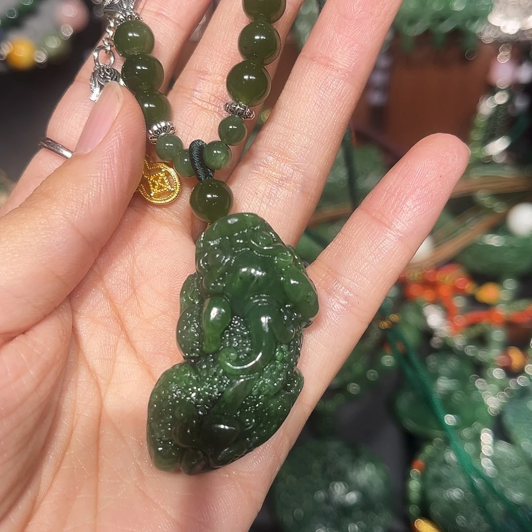 颈饰未镶嵌和田玉（糖玉）