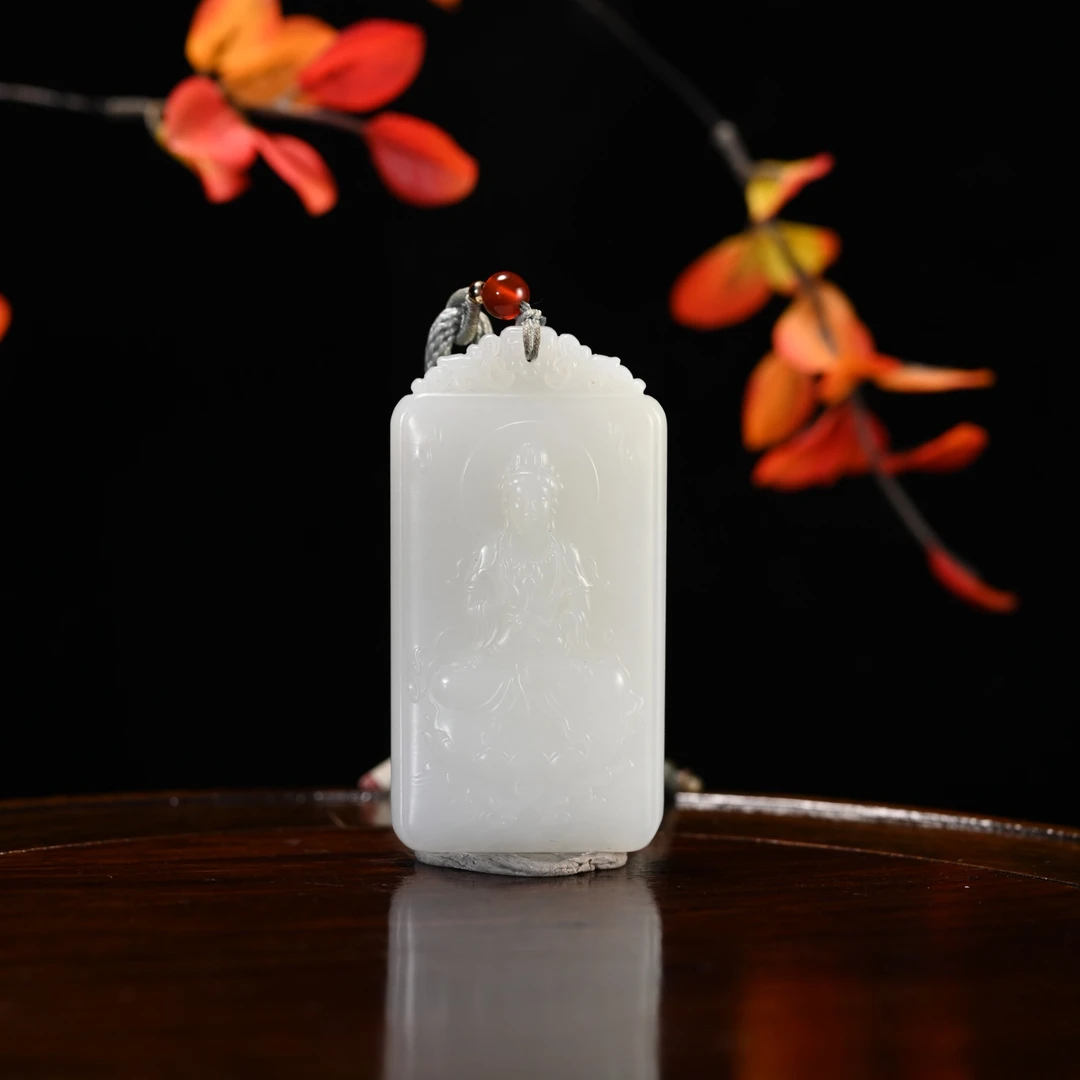 LOT8807 2511300030和田玉观音牌佩/保利