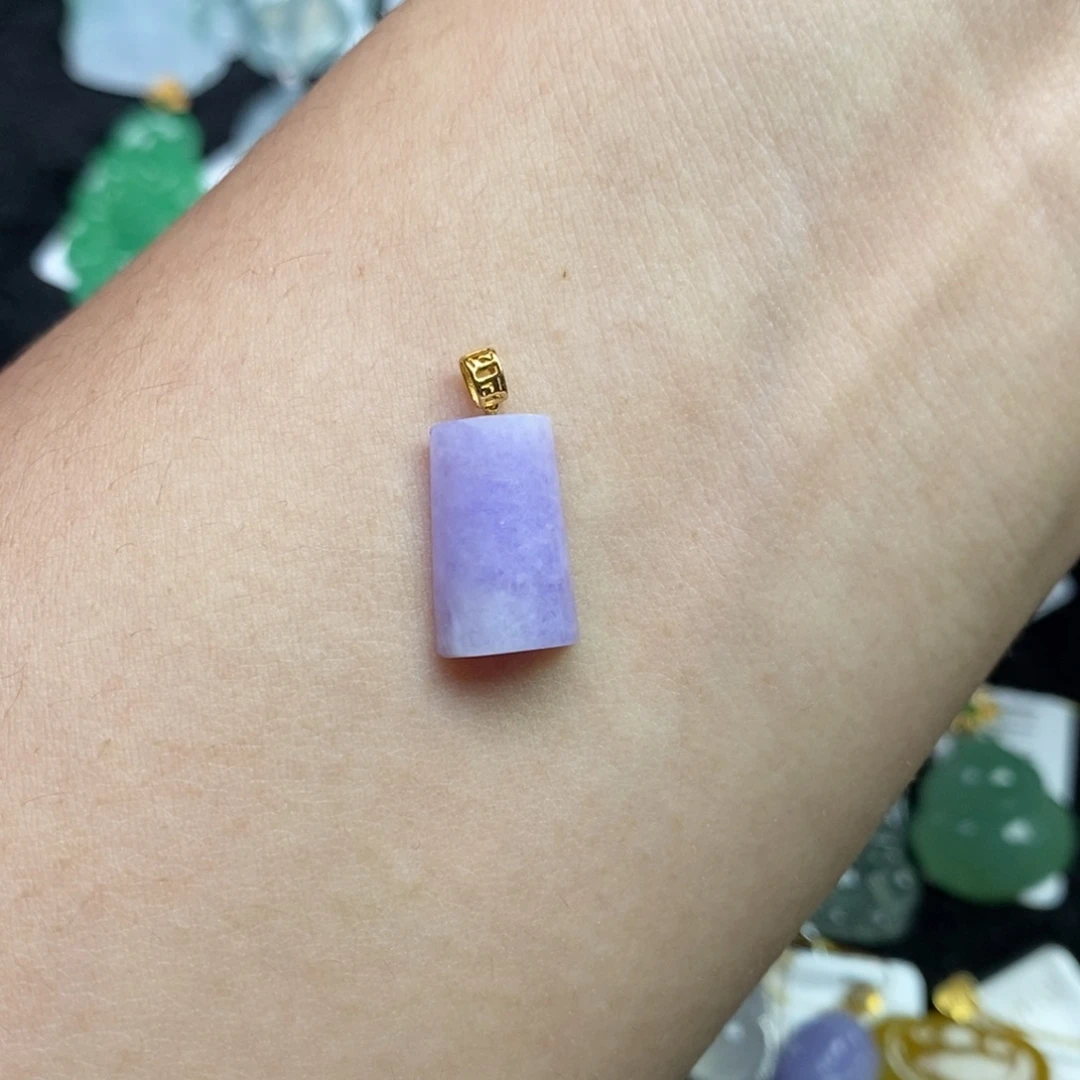 翡翠18K金镶嵌颈饰无事牌