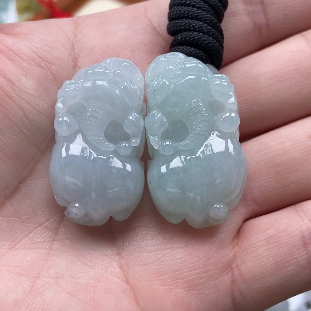 翡翠未镶嵌颈饰如意貔貅吊坠一对出