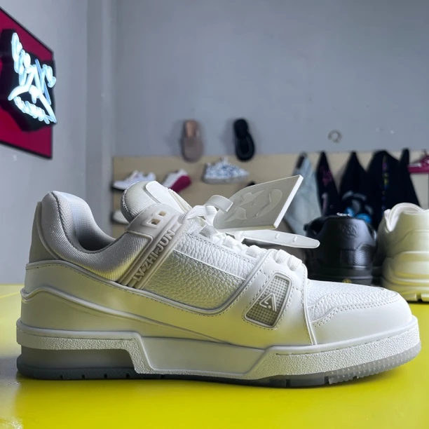 透气厚底除臭系带内增高休闲板鞋小白鞋欧若智性风