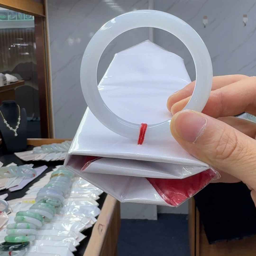 摇***摇翡翠未镶嵌手镯翡翠