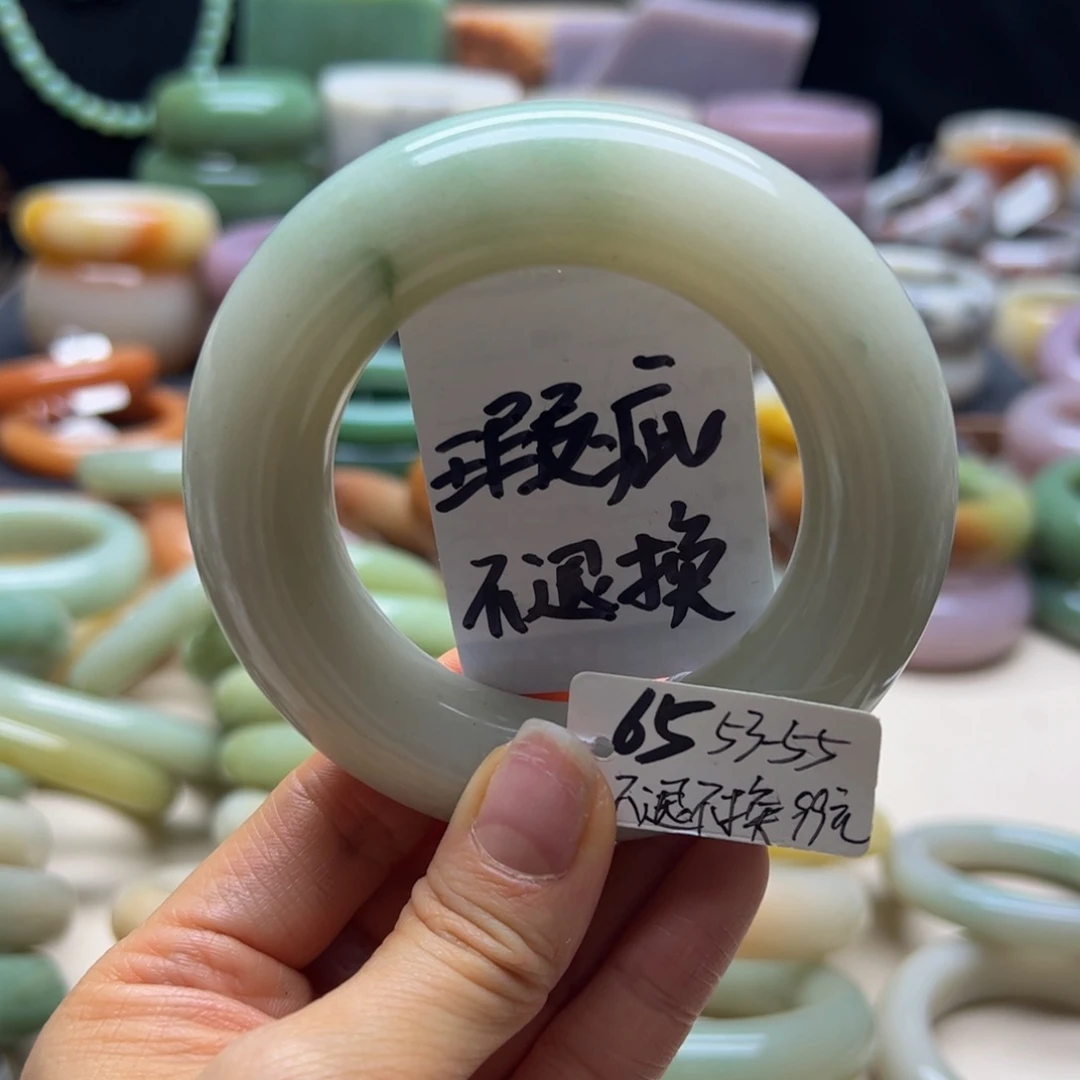 未镶嵌手镯石英岩玉