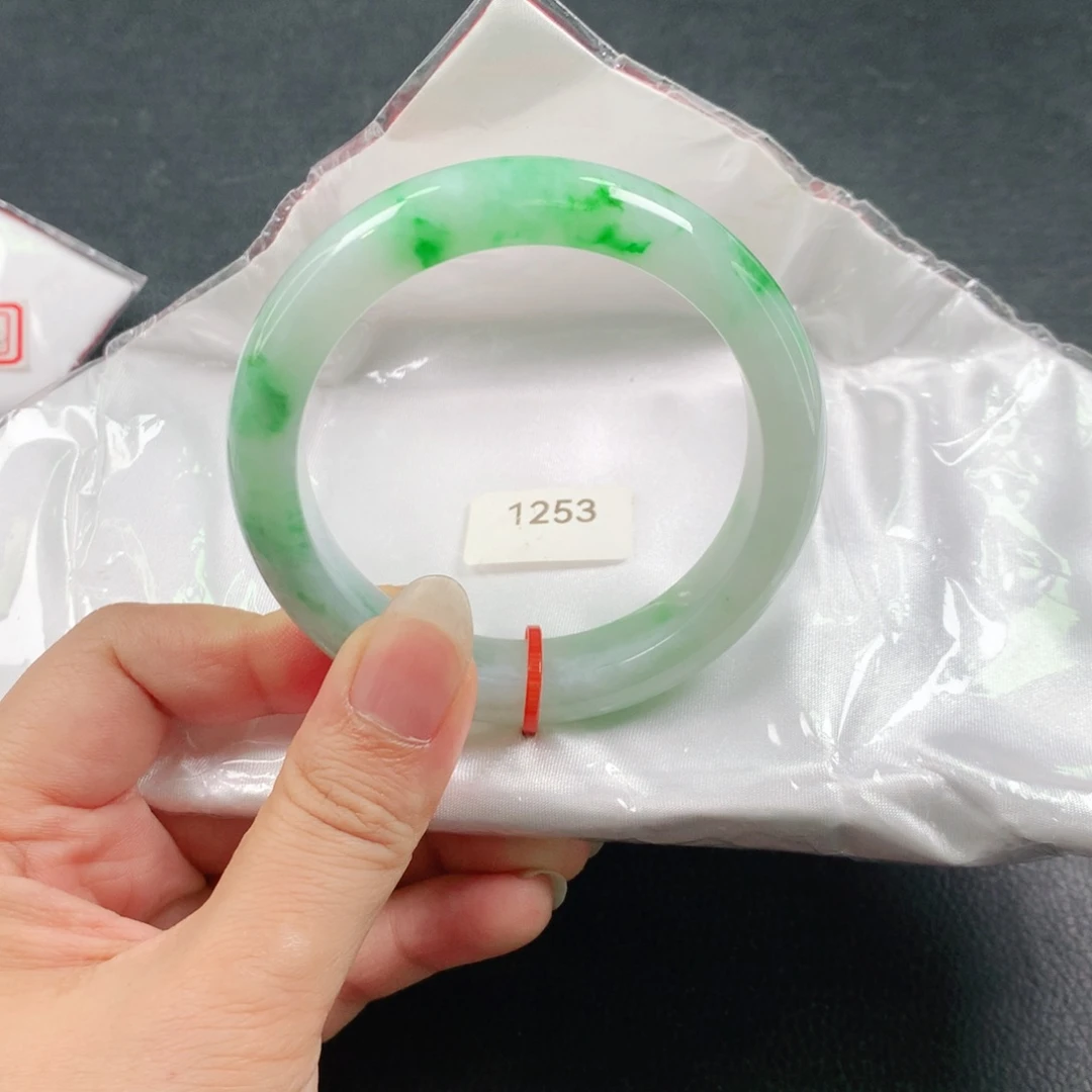 米***q翡翠未镶嵌手镯03
