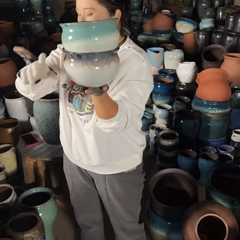 口19高12瑕疵两个盆。