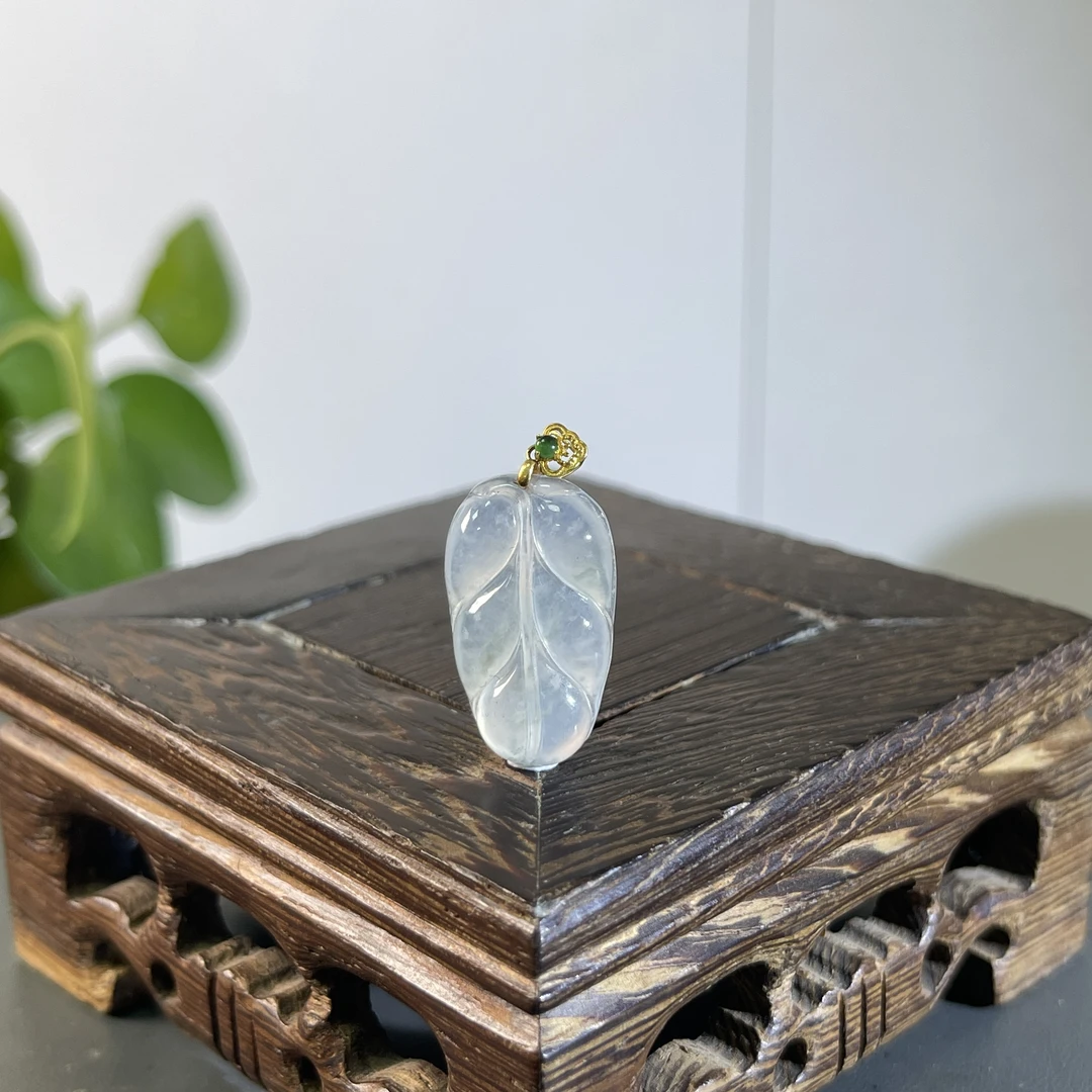 JXW03-85  天然缅甸A货翡翠  18K扣头金枝玉叶