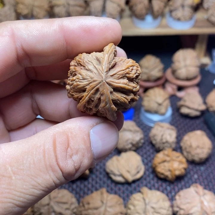 钱****文玩核桃把件文玩