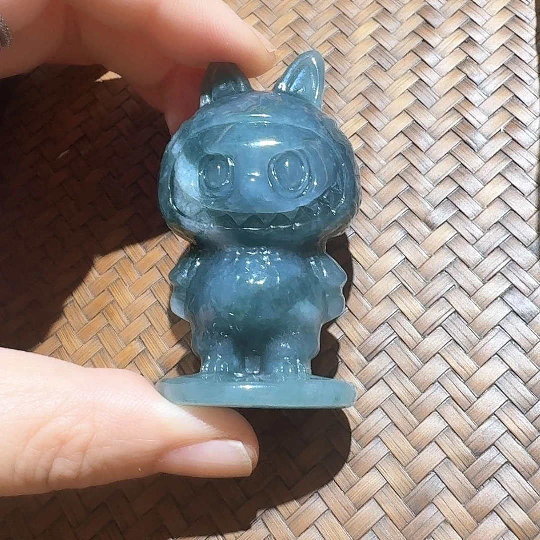 颈饰未镶嵌翡翠个性十足