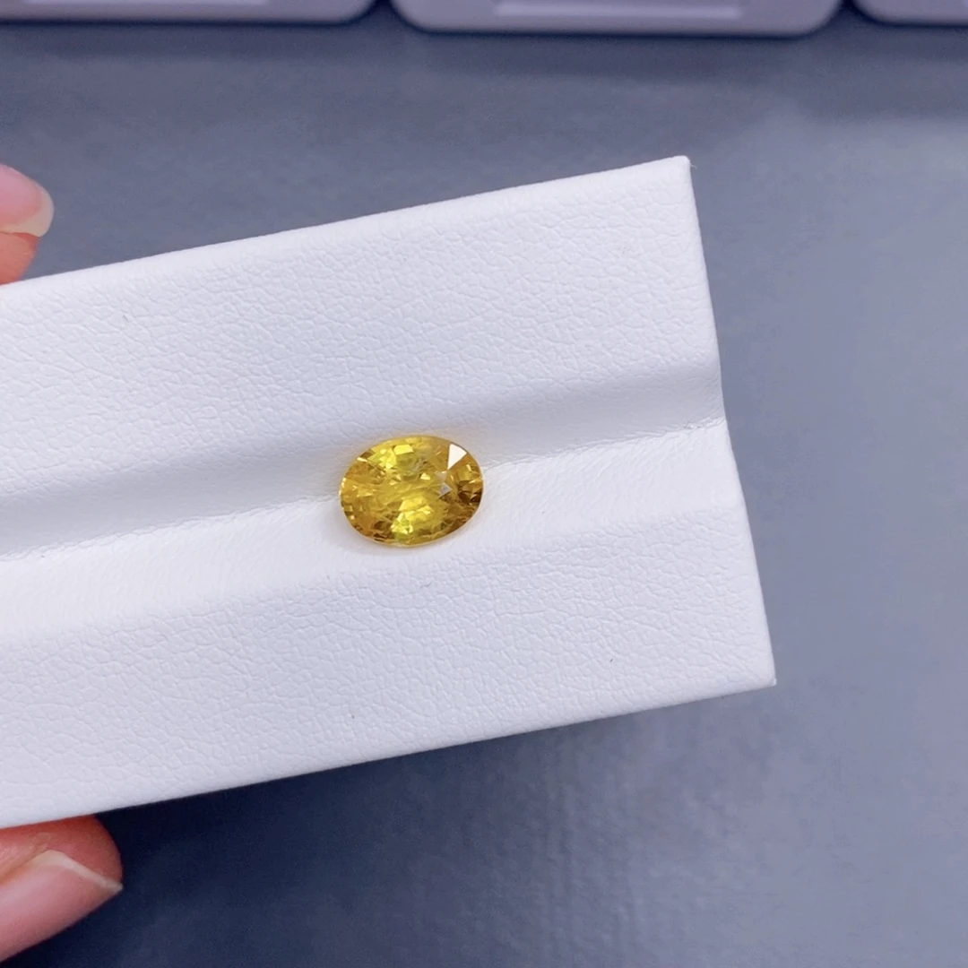 蓝宝石裸石未镶嵌1.82克拉 金丝雀黄