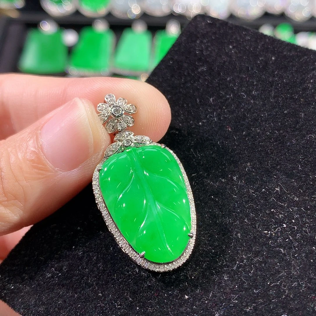 翡翠18K金镶嵌颈饰