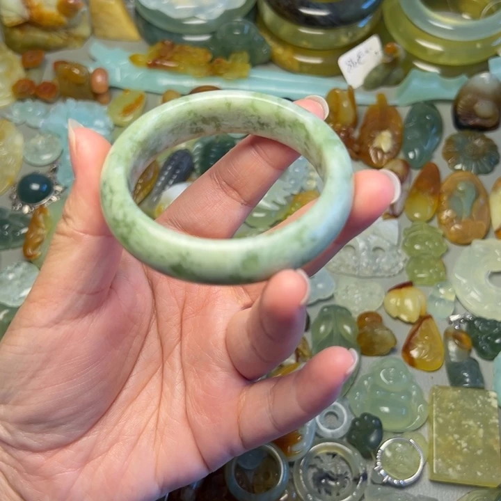 蛇纹石玉未镶嵌微瑕