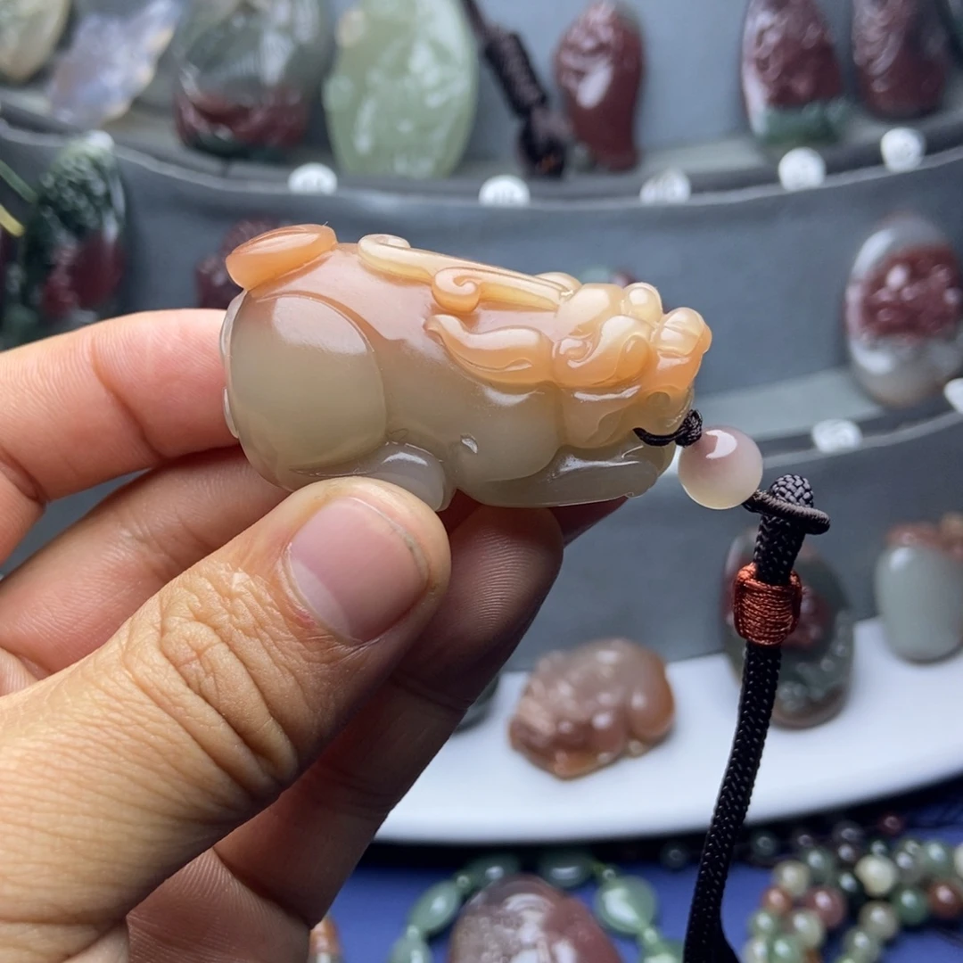 贫***农玛瑙/玉髓未镶嵌颈饰