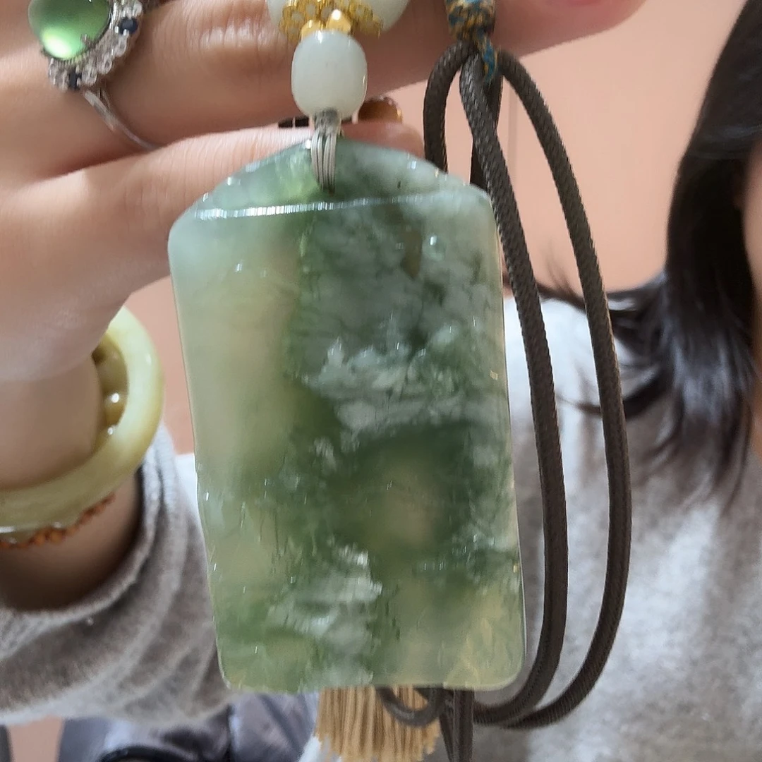 蛇纹石玉未镶嵌颈饰
