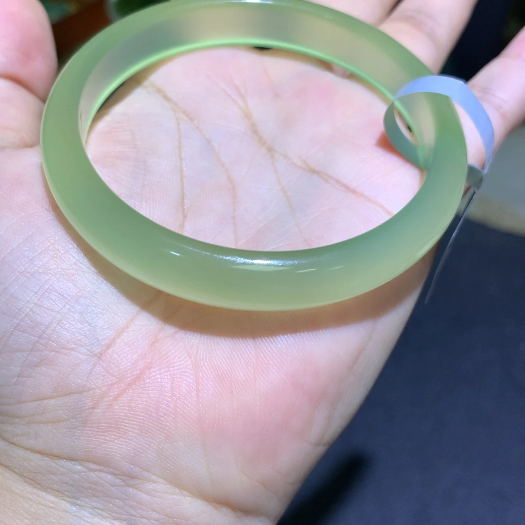 玛瑙/玉髓未镶嵌手镯冰绿