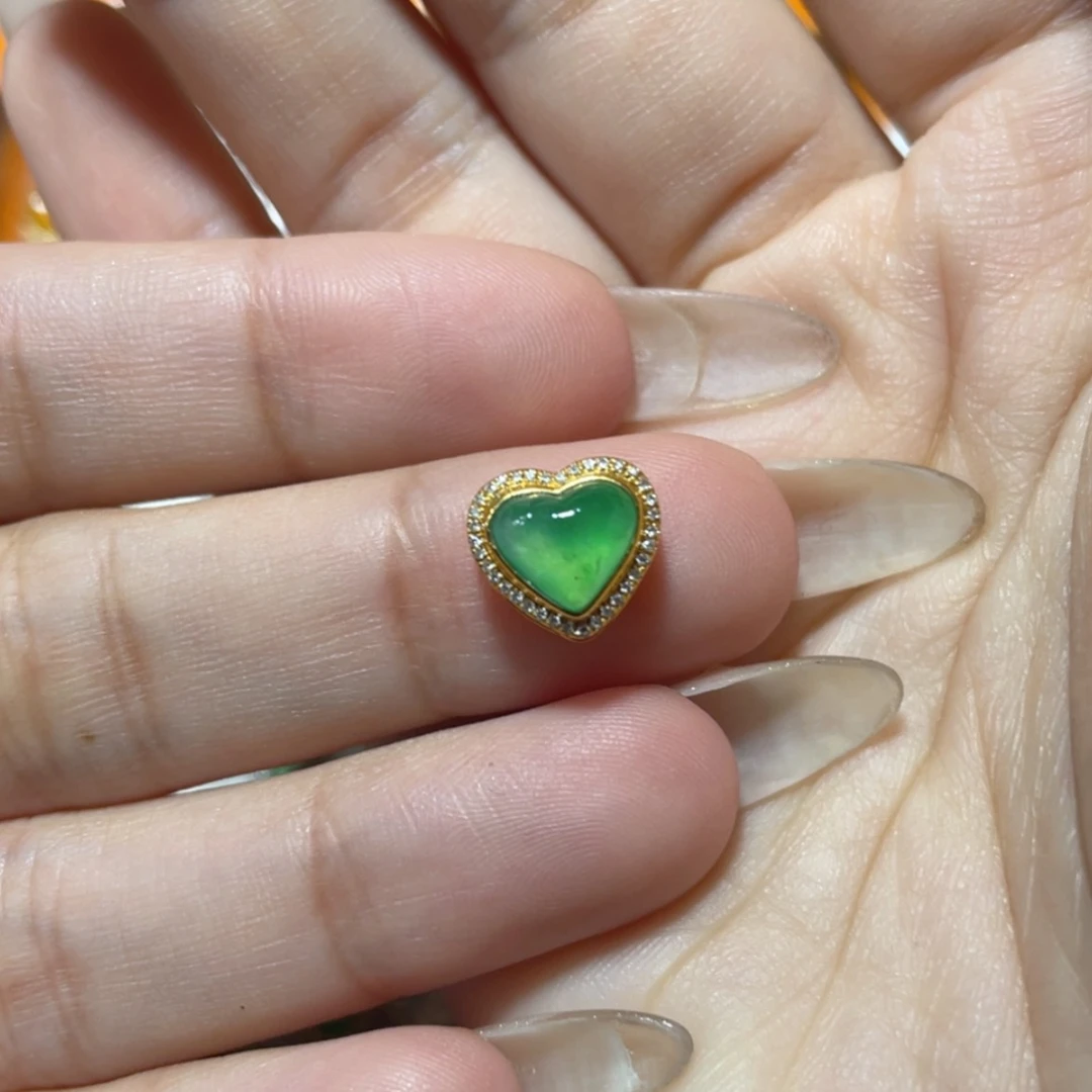 【闪购商品】颈饰18K金镶嵌翡翠q****e