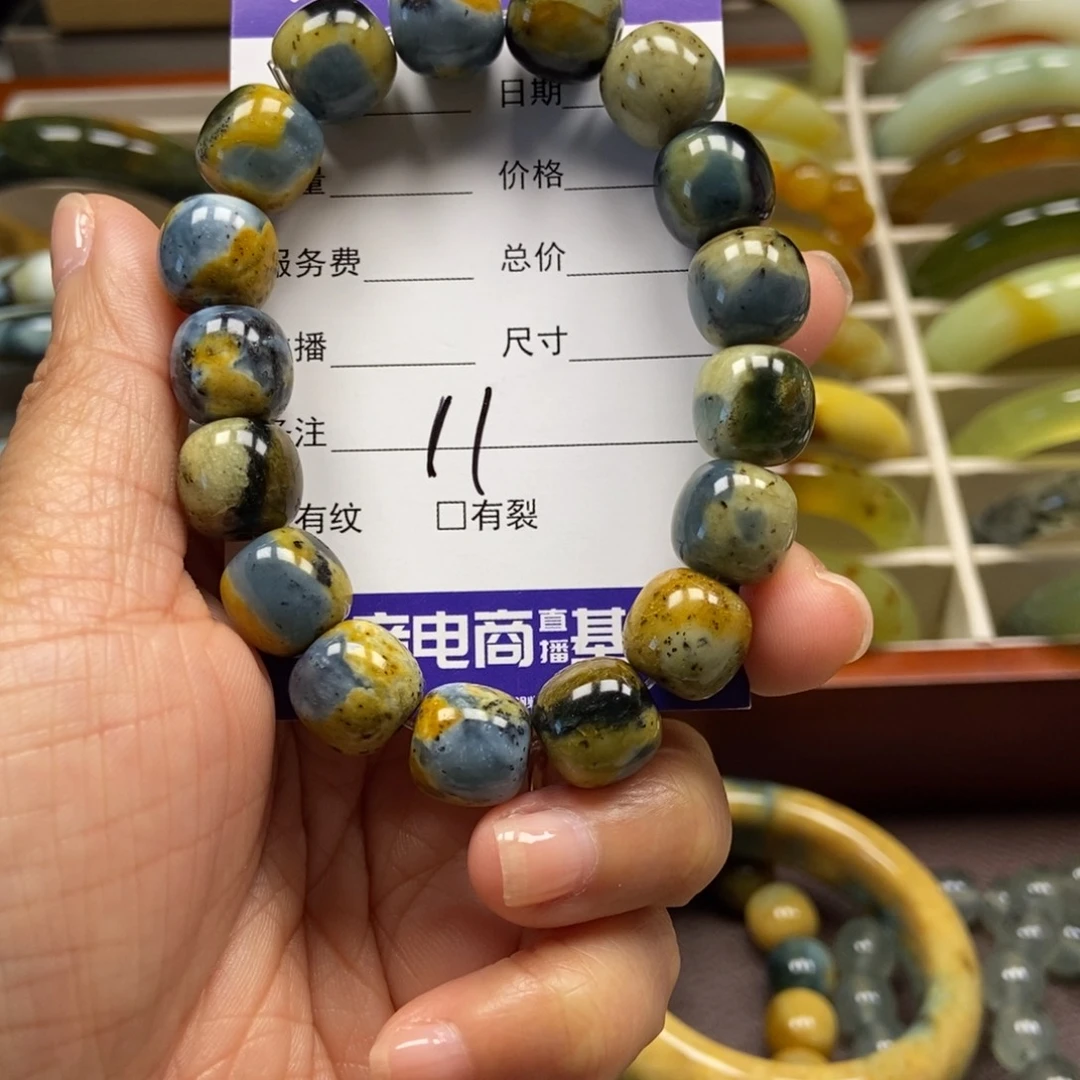 未镶嵌蛇纹石玉手串向**阳