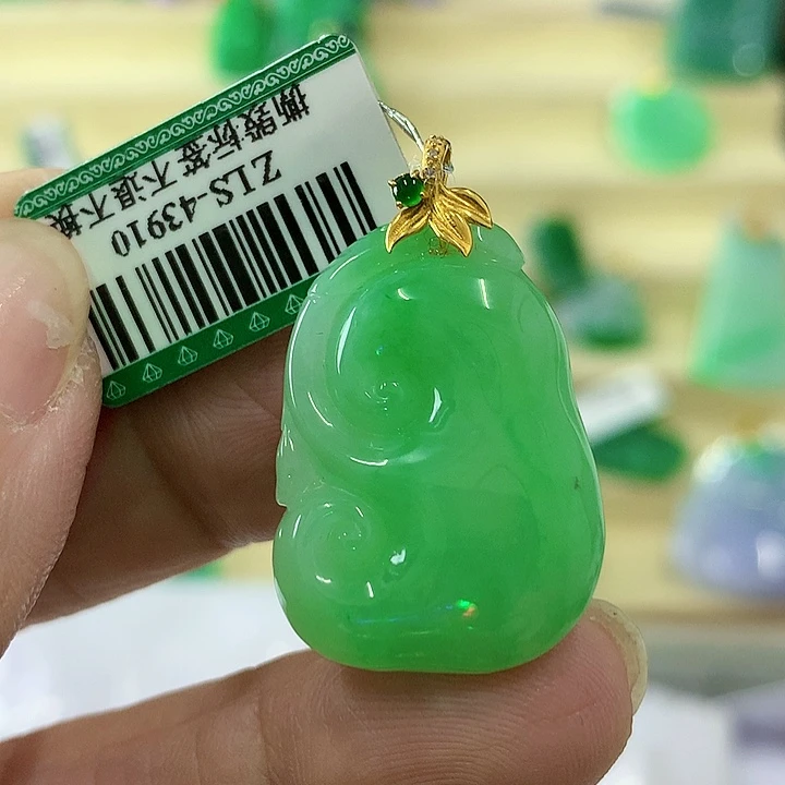 翡翠颈饰18K金镶嵌挂件