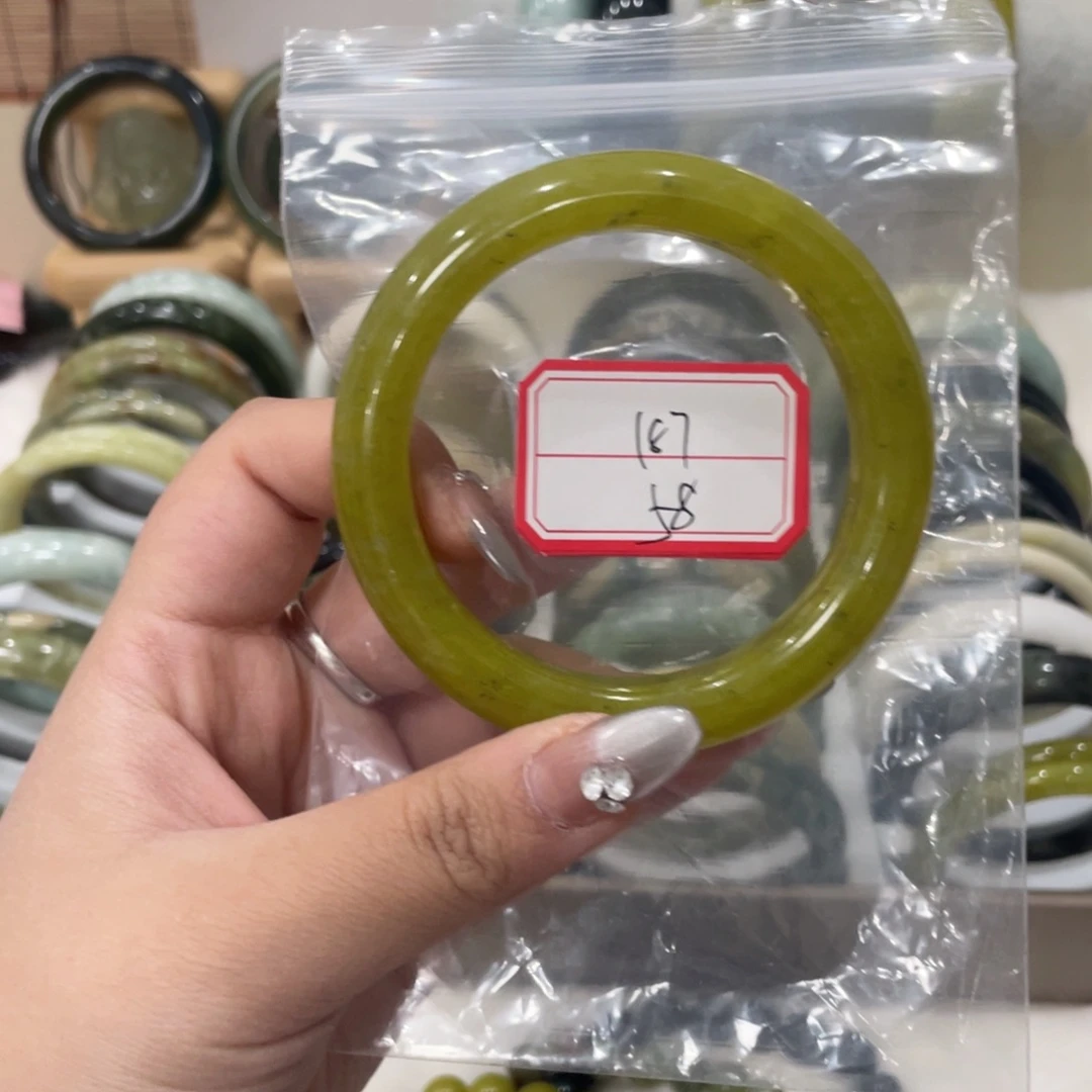 蛇纹石玉手镯未镶嵌