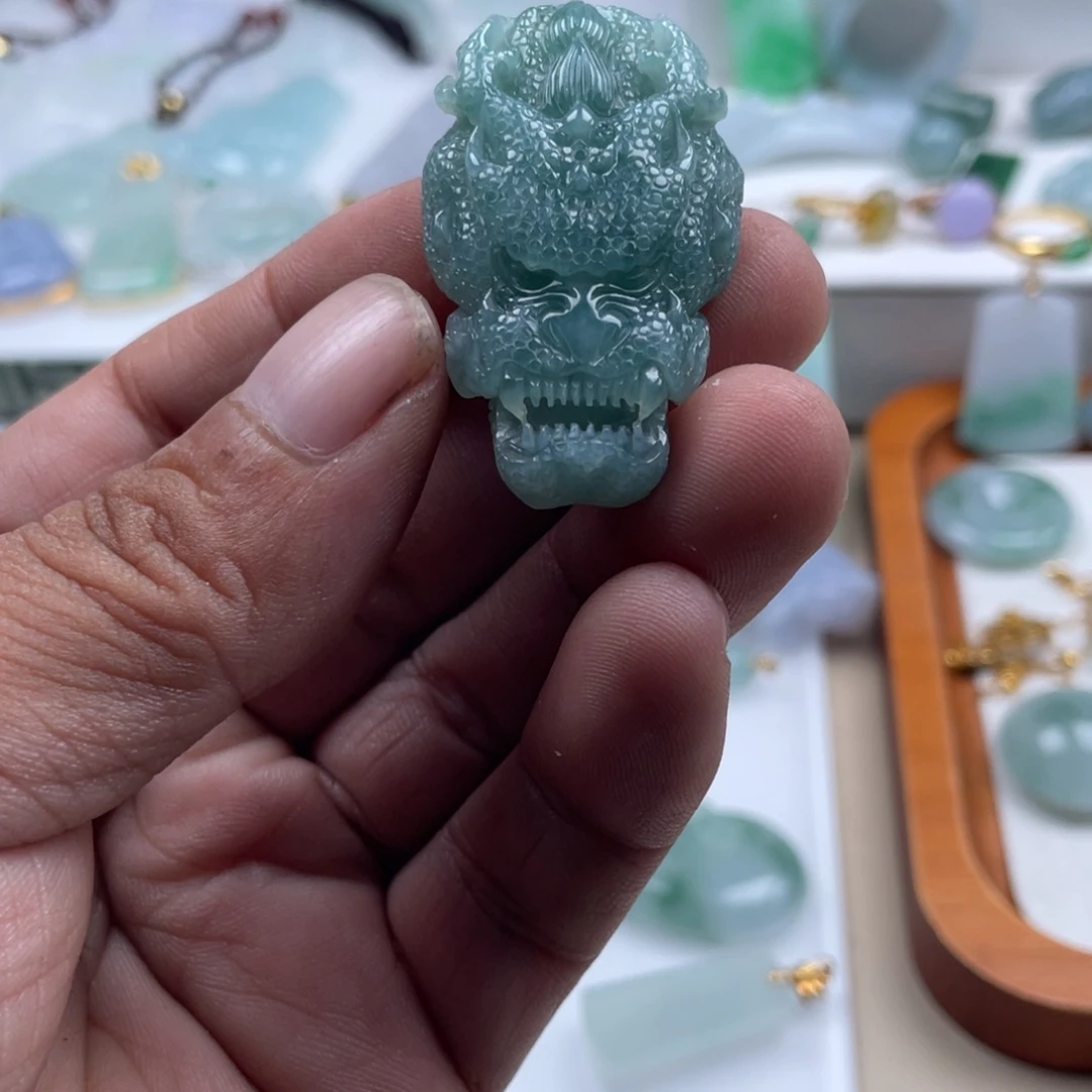 翡翠未镶嵌颈饰翡翠冰天空蓝龙