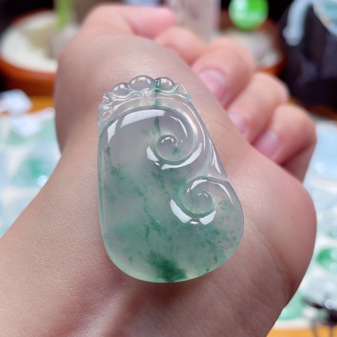 翡翠颈饰未镶嵌如意