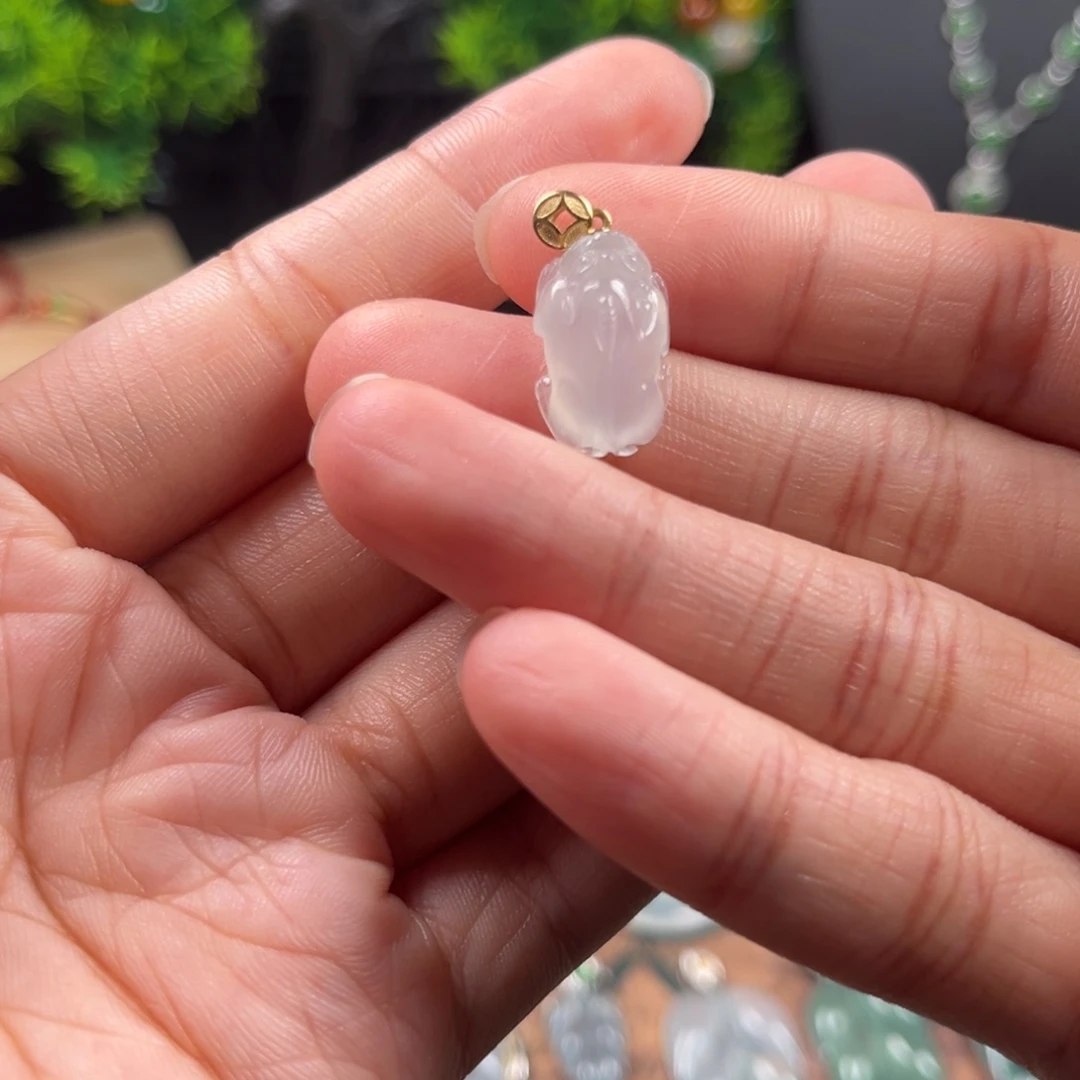 翡翠18K金镶嵌颈饰貔貅