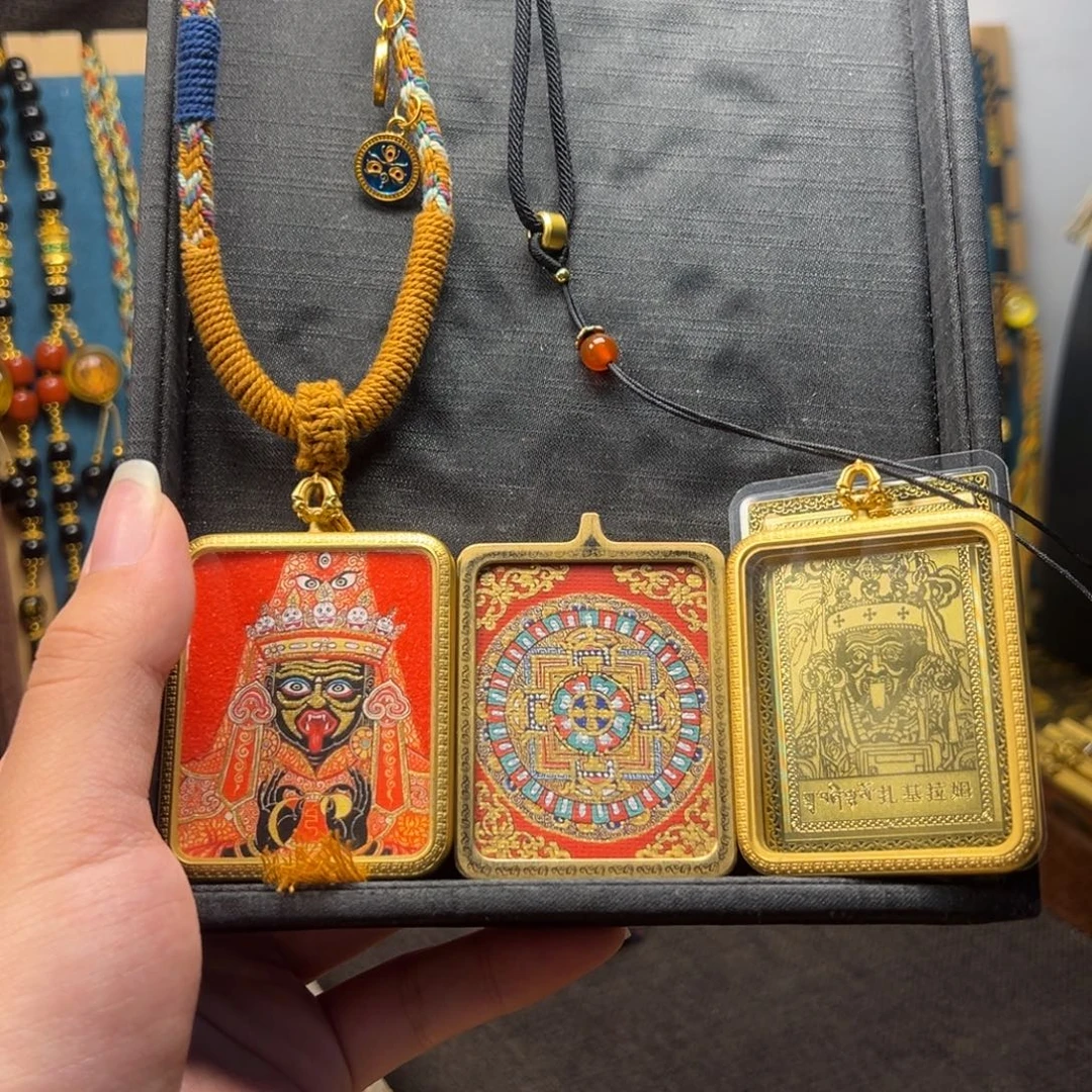 喔***吼吊坠美丽的小镇和美丽