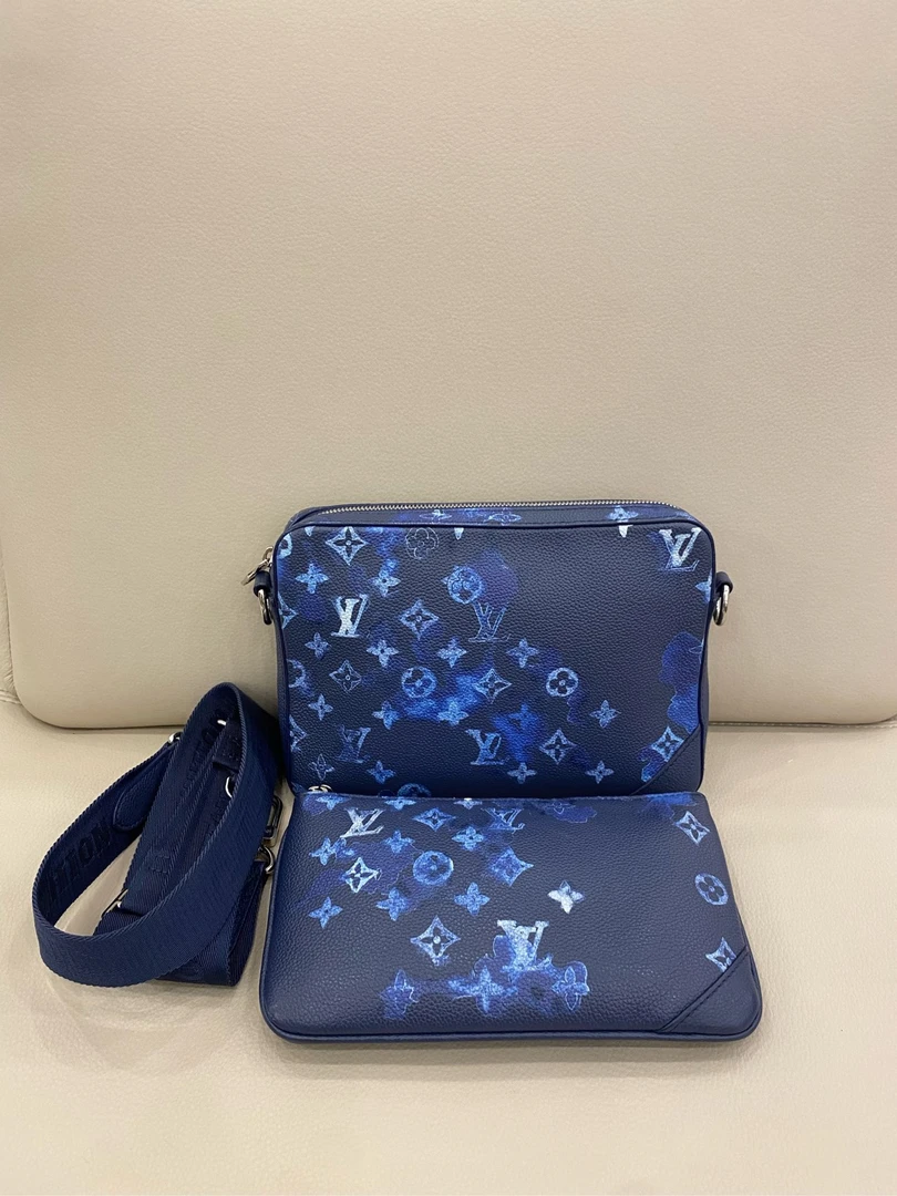 99新 LouisVuitton/路易威登 男款TRIO三合一牛皮挎包零钱包丢失
