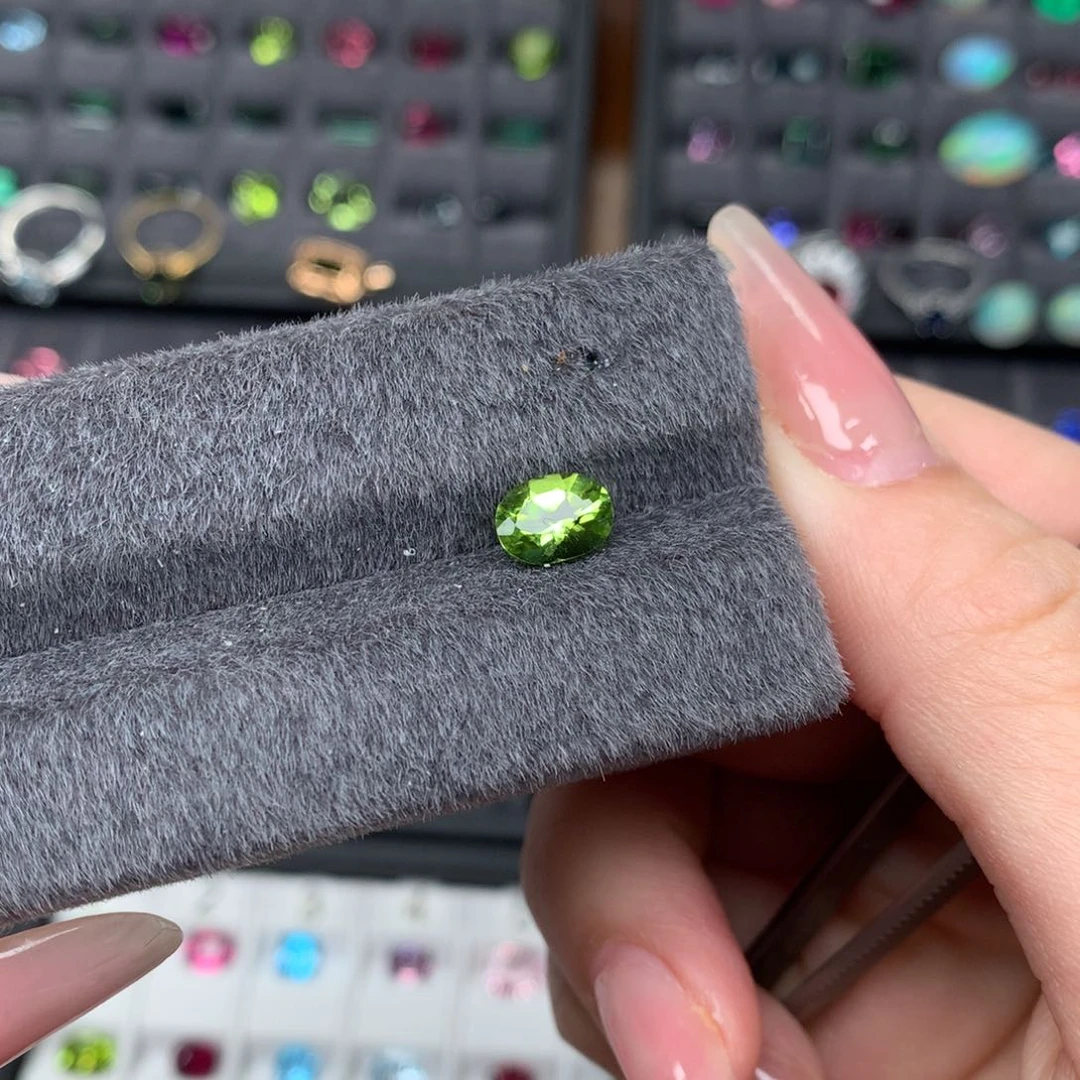 橄榄石裸石未镶嵌1.44克拉