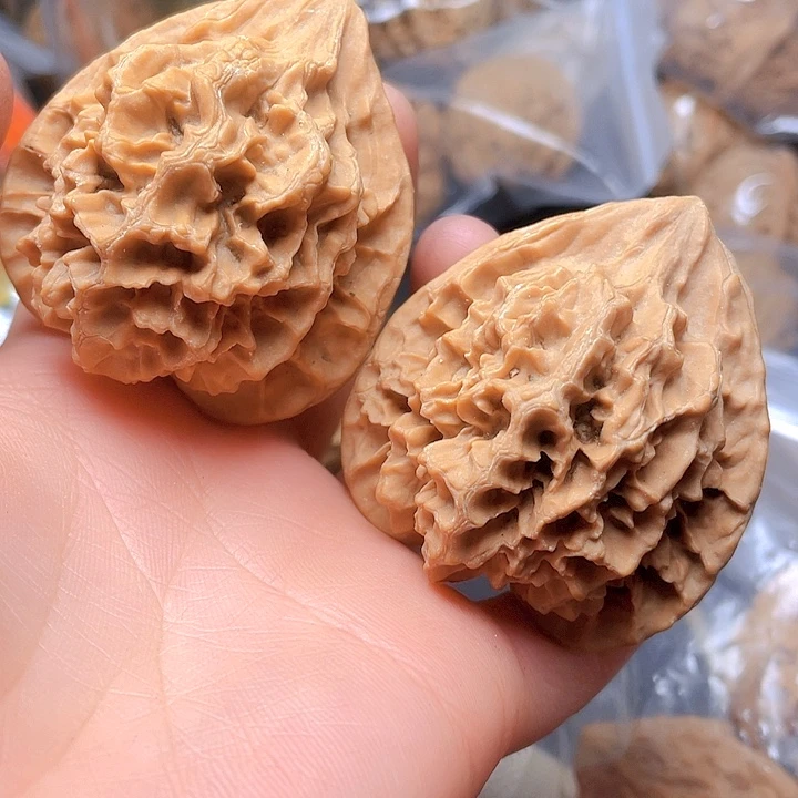 文玩核桃吊坠帝王狮子头