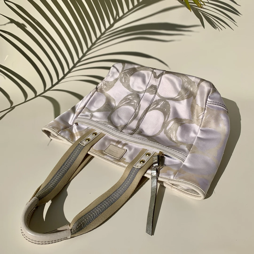 95新 COACH/蔻驰 百搭时尚休闲手绘老花银灰色手提单肩托特包