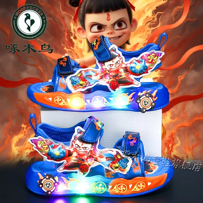 啄木鸟哪吒男童鞋凉鞋夏款儿童包头沙滩鞋中小童发光闪灯凉拖男孩