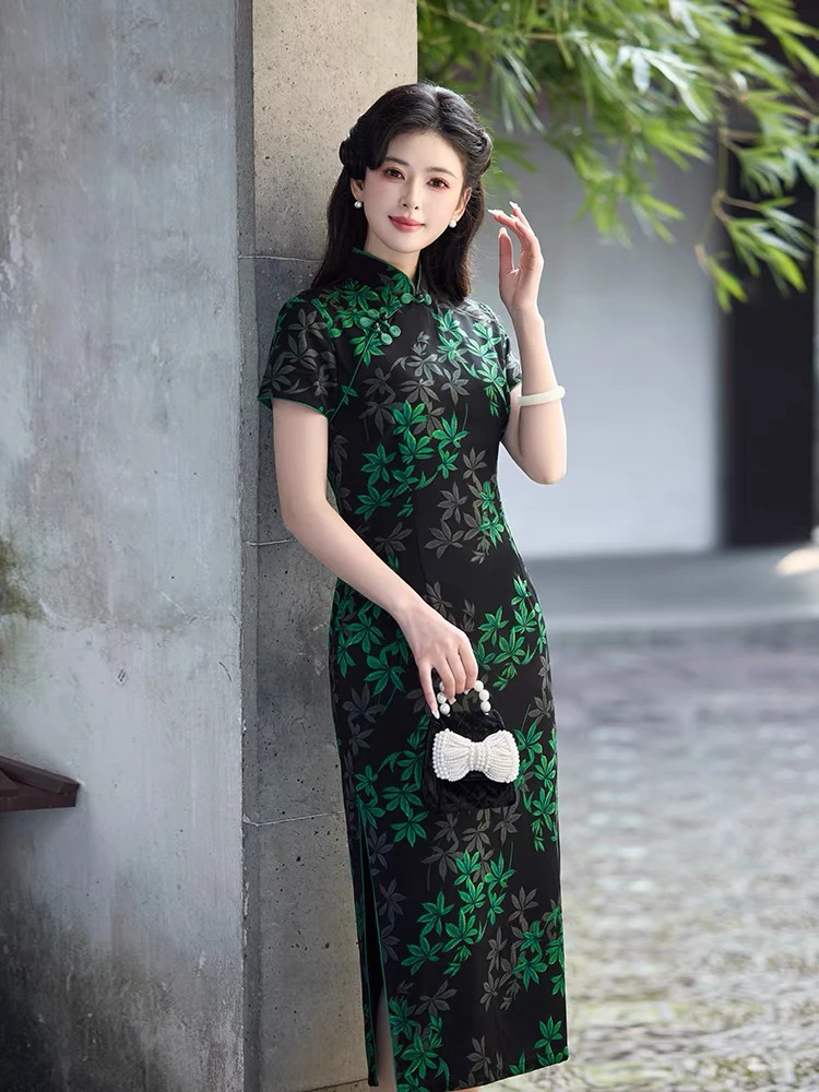 绿色中式旗袍2025新款高考送考妈妈日常可穿素雅复古民国连衣裙女