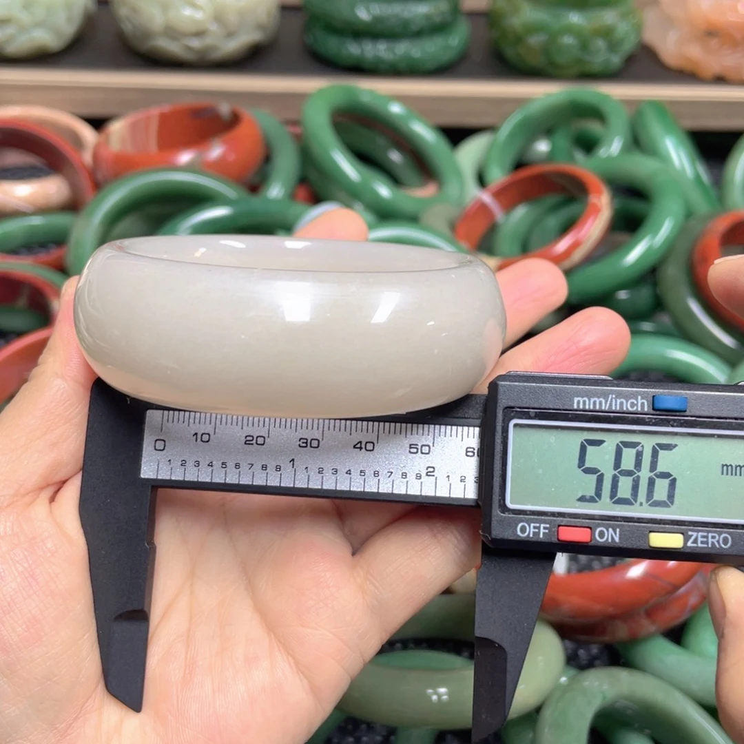 石英质玉未镶嵌手镯