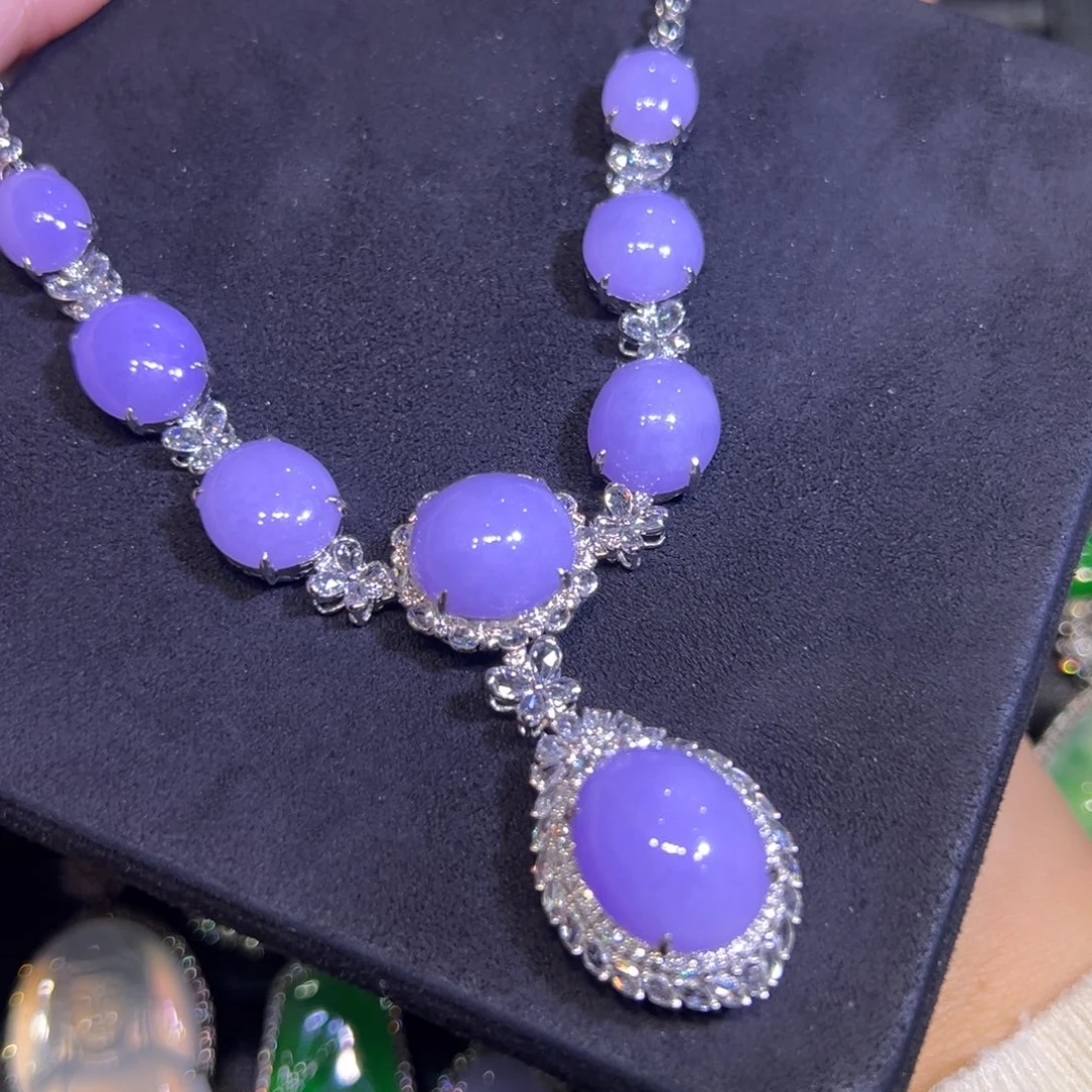 翡翠18K金镶嵌颈饰蛋面