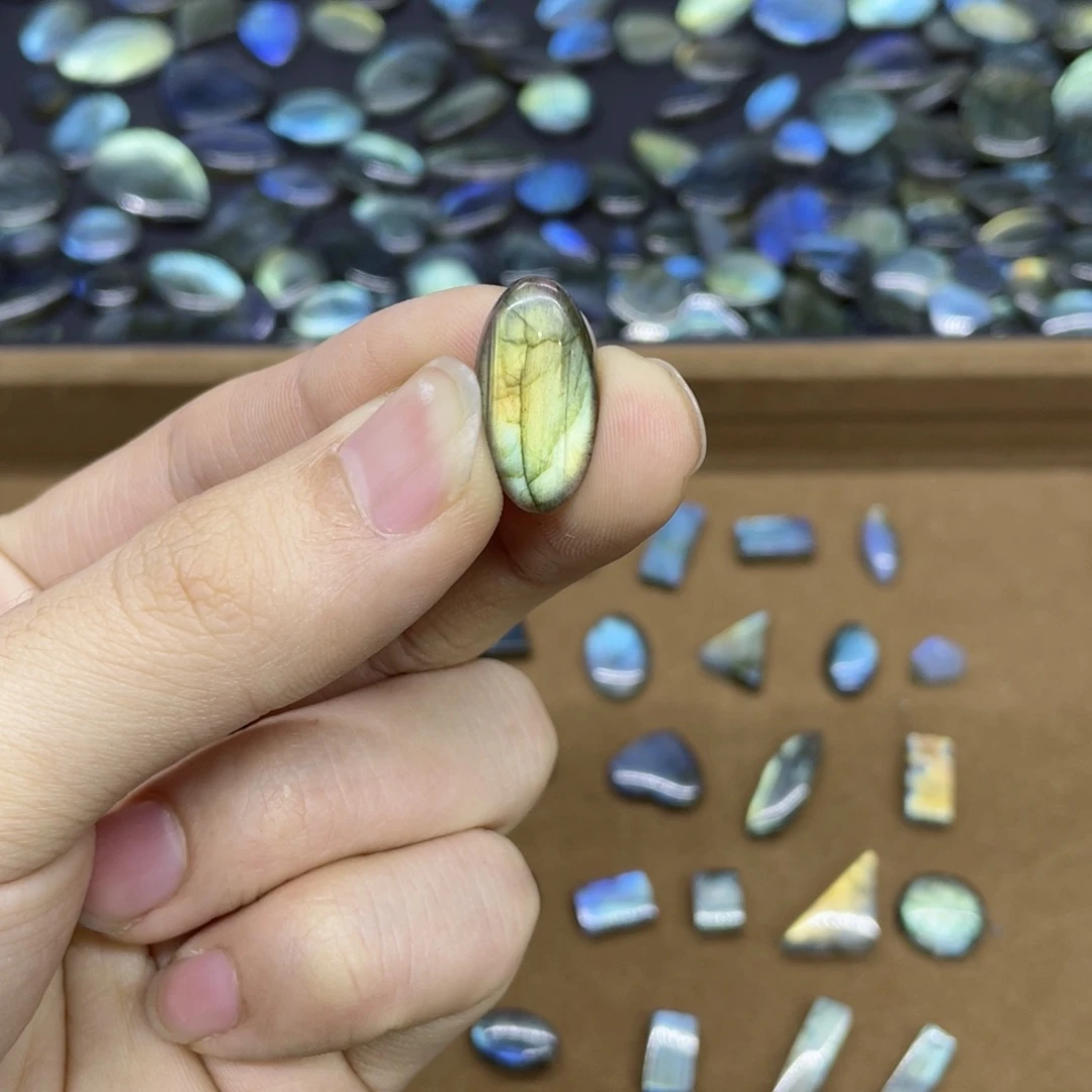 水晶不规则未镶嵌谢*丹