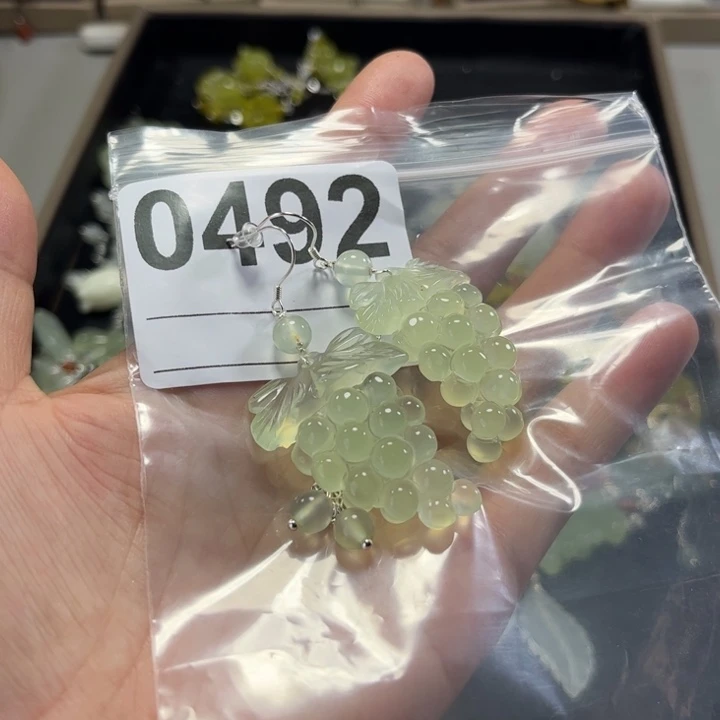 春***阳蛇纹石玉合金耳饰