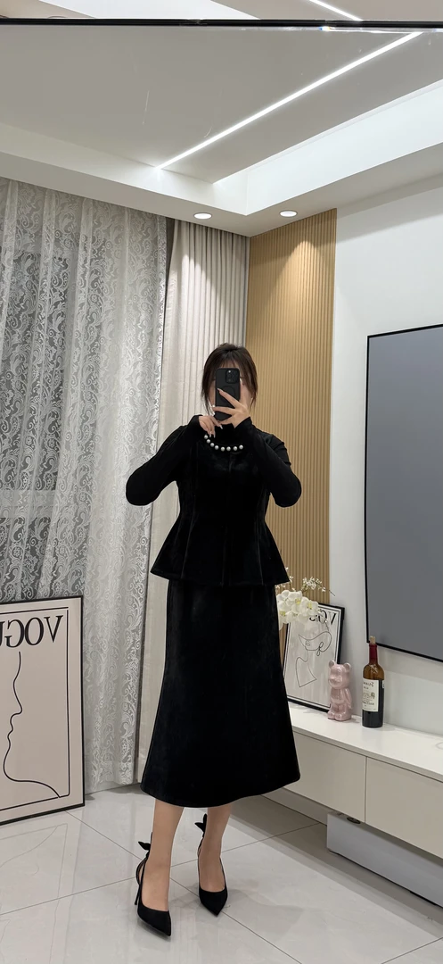 珍珠圆领鱼尾无袖马甲上衣配半身长裙气质套装大码名媛千金感