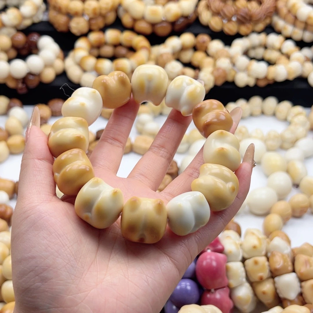 吊坠白玉菩提多宝色柯基屁屁25卡