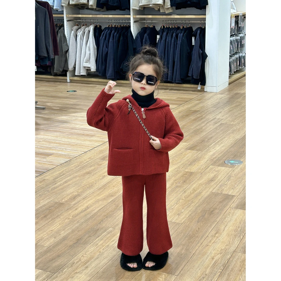 韩版童装2024秋冬新款毛线套装女童红色坑条连帽开衫外套喇叭裤潮