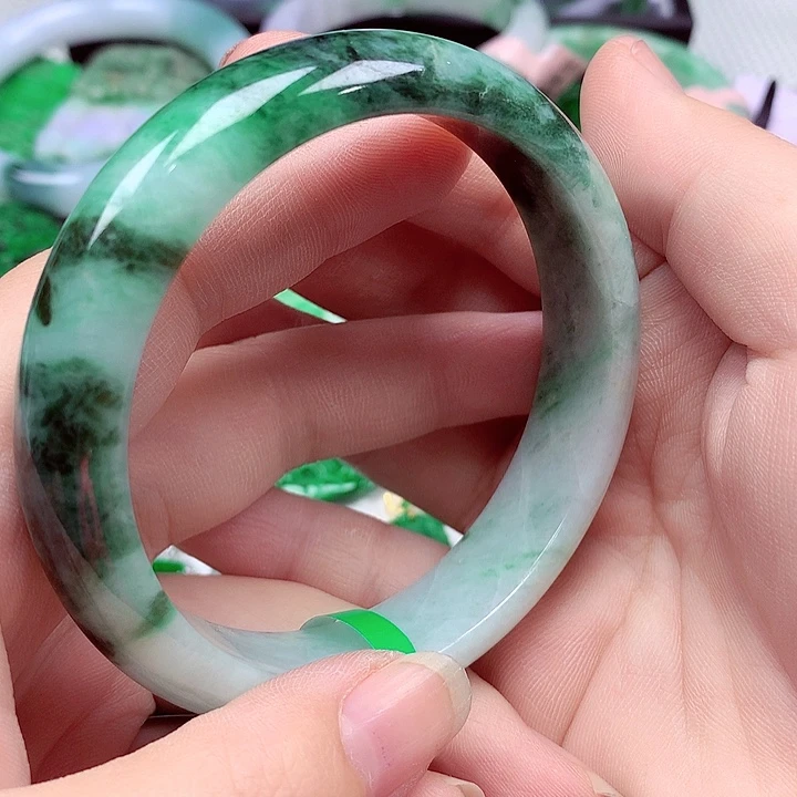 翡翠手镯未镶嵌翡翠手镯