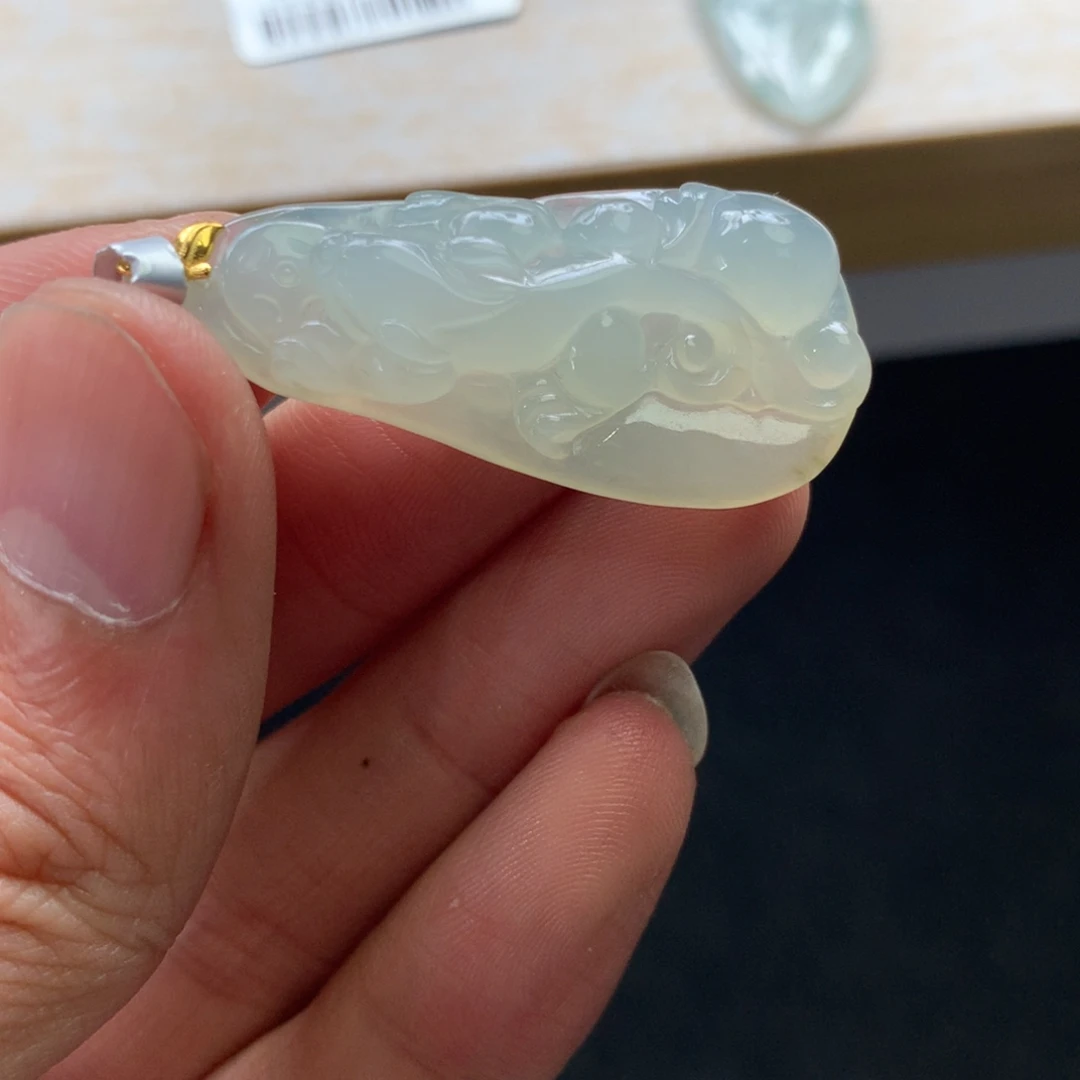 翡翠未镶嵌颈饰吊坠