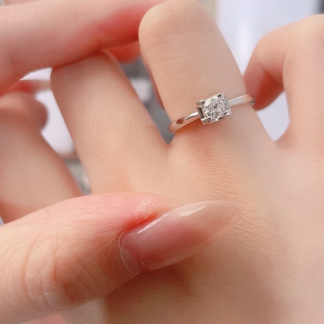 戒指/指环铂Pt950镶嵌钻石A18082227